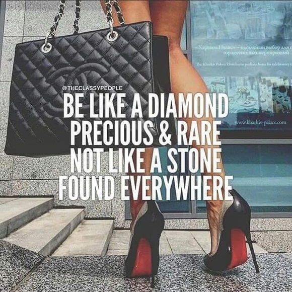 Meet your Posher, Suzi/ POSHMARK Ambassador/ Top 10% SELLER - Picture 14 of 16